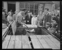 476. Sjømatmarked - no-nb digifoto 20151105 00139 NB MIT FNR 06575B.jpg