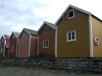 Rekke av gamle naust. Fotograf: Zahl