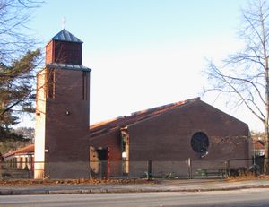 Skøyen kirke Oslo 2013.jpg