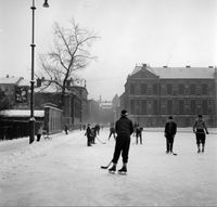 Skøytebanen i 1955. Foto: Arbeiderbevegelsens arkiv og bibliotek, ukjent fotograf.