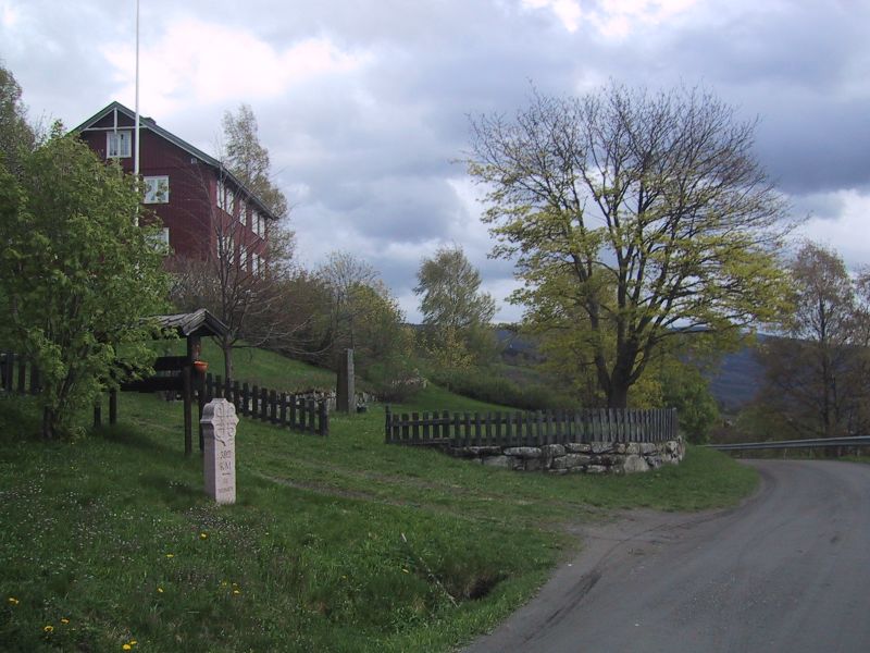 Fil:Skaden kirkested Oyer.JPG