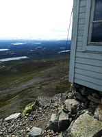 Utsyn frå Skarvereiret i retning Haugastøl. "Låglandshytta" Tvergastein kan sjåast som ein prikk om lag midt i nedste del av biletet. Foto: Marianne Wiig, 2018).