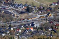 Hvalstad stasjon sett fra Skaugumåsen. Foto: Leif-Harald Ruud (2021).