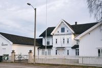 Gråtenmoen terrasse 17A, «Riddergården». Foto: Roy Olsen (2020).