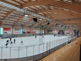 Ishockeybanen i Skien ishall. Foto: Pål Giørtz (2022).