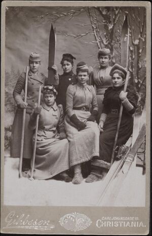 Skiløpere Gihbsson bldsa FA1268.jpeg