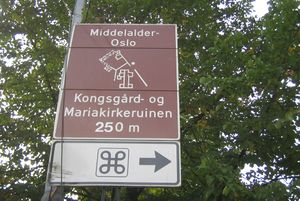 Skilt Middelalderparken Oslo 2005.jpg