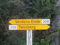 Valgets kvaler: Fylkesvei 308 i Vestfold fører deg til Verdens ende eller Tønsberg. Foto: Stig Rune Pedersen (2012).