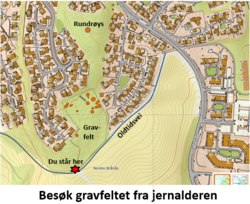 Infotavle for oldtidsveien ved gravfeltet på Brånås nordre i Skedsmo. Svein Stidahl.