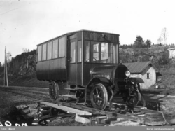 Skinnebil, litra C-m type 3 nr. 18205, Opel brukt til persontransport på Vestmarkalinjen 1924-1932. Foto: Norsk Jernbanemuseum (1924).