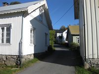 Skippergata i Folkestadbyen, øvre del. (Foto: Olav Momrak-Haugan, 2011)