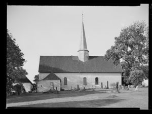 Skjeberg kirke - no-nb digifoto 20150218 00086 NB MIT FNR 17215.jpg