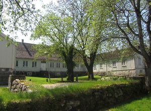 Skjeberg prestegård 2012.JPG