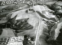 Skjetten med Nordbyveien, Solvangen til venstre. Foto: Akershusmuseet/ukjent fotograf (1969).