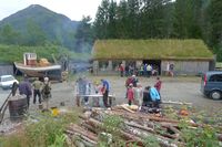 Skog og handverksdag, Starheimsæterløda i bakgrunnen.