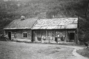 Skogasel, Hordaland - Riksantikvaren-T274 01 0016.jpg