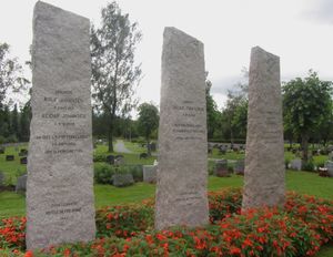 Skoger kirke Drammen kirkegård 2012.jpg