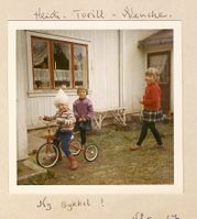 Heidi Grønnerud, Torill Paulsberg, og Wenke Skogli. Foto: Ukjent(Willy eller Solveig Grønnerud?), ca 1967