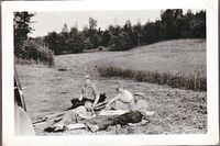 Slåttonn i Skoglund. Foto: Laila Paulsberg (Lier), omkring 1960, kanskje før.