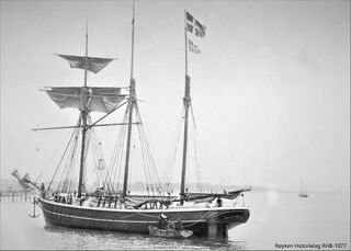 Skonnert "Cathrine av Thurø" var en av skutene som ofte kom til Nærsnes og Ramton for å hente is. Fotograf ukjent.