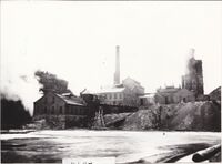 Fabrikken i mellomkrigstida sett fra Oset.