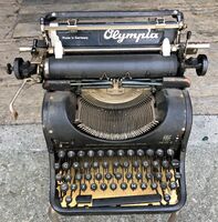 Skrivemaskin Olympia.