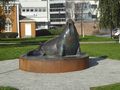 Skulptur hvalros, Harstad.jpg