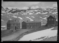 11. Smørstabbtindene - no-nb digifoto 20160225 00085 NB MIT FNR 06022.jpg