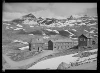 13. Smørstabbtindene - no-nb digifoto 20160225 00228 NB MIT FNR 06021 B.jpg