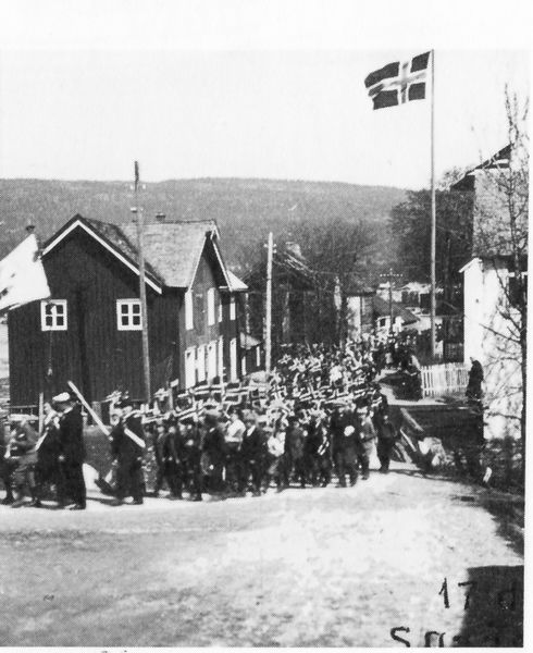 Fil:Snåsa 17. mai 1925.jpg