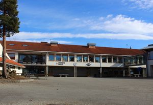 Snarøya skole mars 2016.jpg