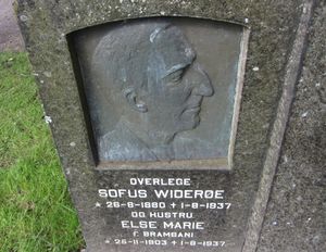 Sofus Widerøe gravminne.jpg