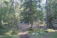 Bare noen meter unna gruva er det vanskelig å se den i landskapet. Foto: Chris Nyborg (2014).