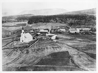 Beitstad kirke, som er ei tømra langkirke bygd i 1869 ble da navngitt som Solberg kirke. Arktitekt var Jacob Wilhelm Nordan. Kirka ble restaurert i 1932. Den har plass til 700. Bildet, tatt i 1880-åra viser også de tre Utvikgårdene, gammelskolen og kvernhuset i fossen.