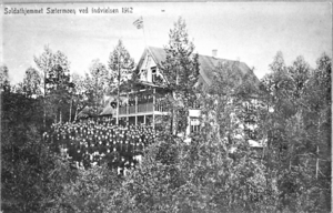 Soldaterhjemmet paa Sætermoen ved indvielsen 1912.png