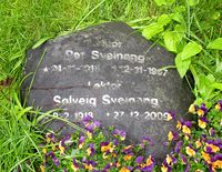 11. Solveig og Per Sveinang gravminne.jpg