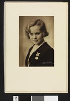 484. Sonja Henie - no-nb digifoto 20160429 00188 bldsa EYDE 5 17A 007.jpg