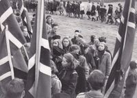 Speiderne utenfor kirken. Foto: Rolf Korvald