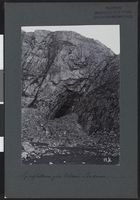 1. Sponghelleren paa Valderø, Søndmør - no-nb digifoto 20160316 00224 bldsa NGU0029.jpg