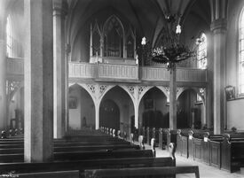 Koret med orgelgalleriet med Olsen & Jørgensen-orgelet fra 1899. Foto: Anders Beer Wilse/Norsk Folkemuseum (1902).