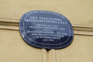 St. Olavs gate 29 i Oslo blå plakett.JPG