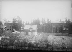 Skolebygningene Foto: Narve Skarpmoen/Nasjonalbiblioteket (1915–1930).