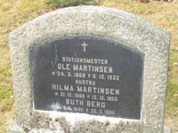 19. Stasjonsmester Ole Martinsen gravminne.jpg