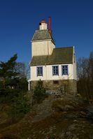 Fyrstasjonen sett fra sørøst. Foto: Heidi Thöni Sletten (2014).