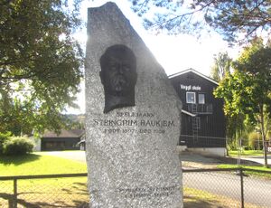 Steingrim Haukjem minnebauta Veggli.jpg