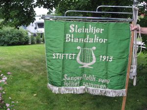 Steinkjer Blandakors fane.jpg