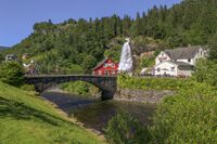 Fossen slik ein kan sjå han frå Steinsdalsvegen.