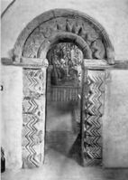 45. Stiklestad kirke - gammel portal.jpg