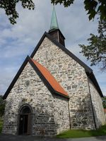 Kirken fra vest. Foto: Siri Iversen (2011).