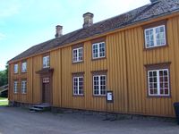 Stiklestadlåna fra Stiklestad vestre i Verdal, står no på Norsk Folkemuseum.